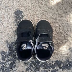 Nike kids Court Royale sneaker (TDV) -size 7